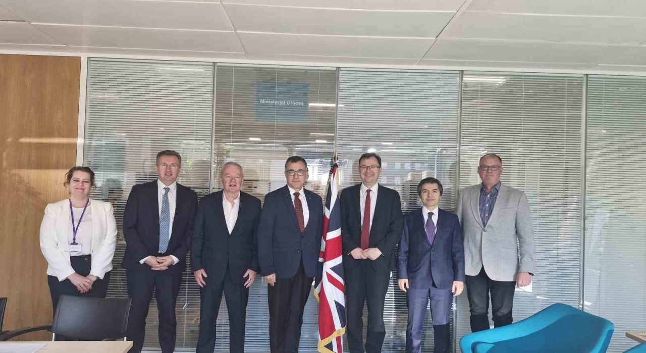 İngiliz Bakan, Assan Panelin Suffolktaki tesisini örnek gösterdi