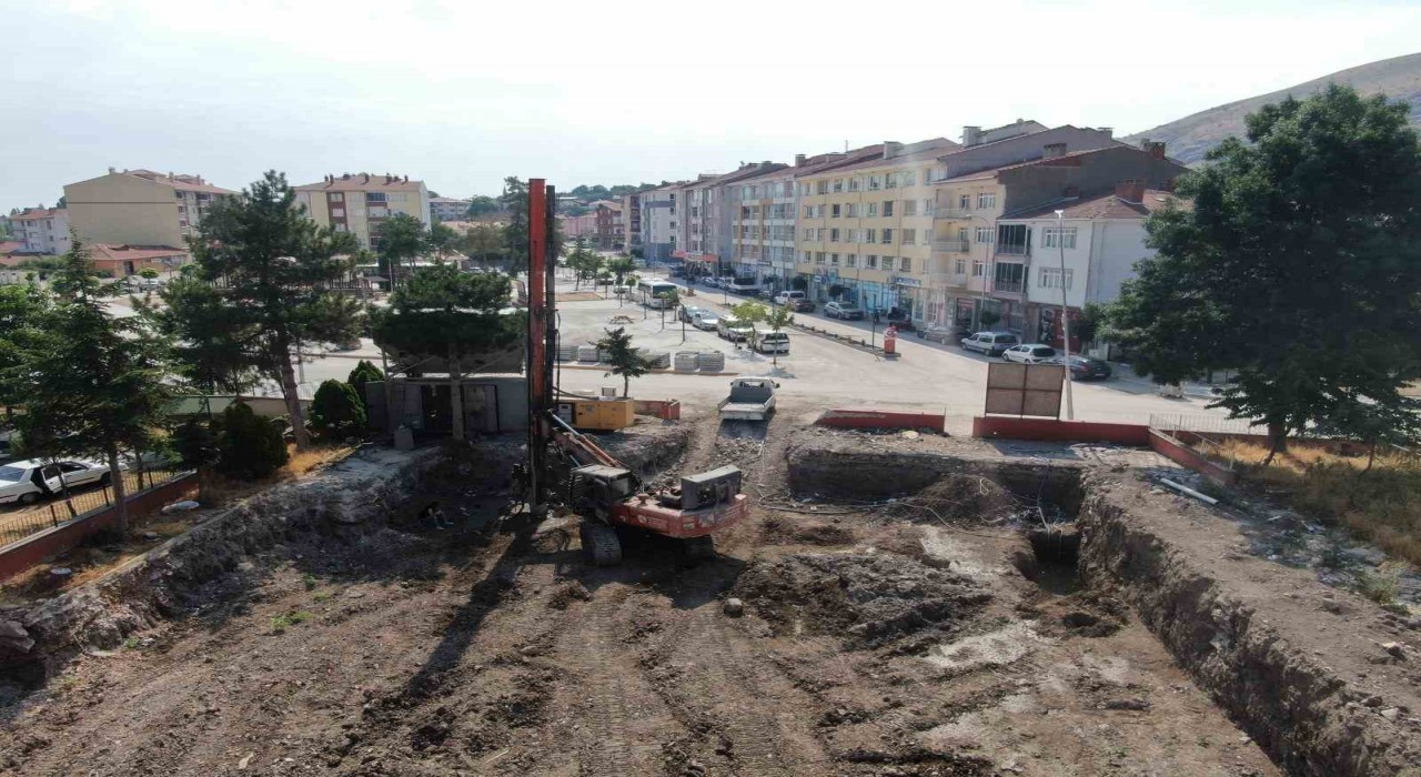 İnönüde Hükümet Konağı çalışmaları hızla sürüyor