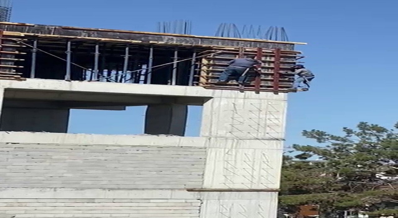İnşaat işçileri canlarını tehlikeye atıyor