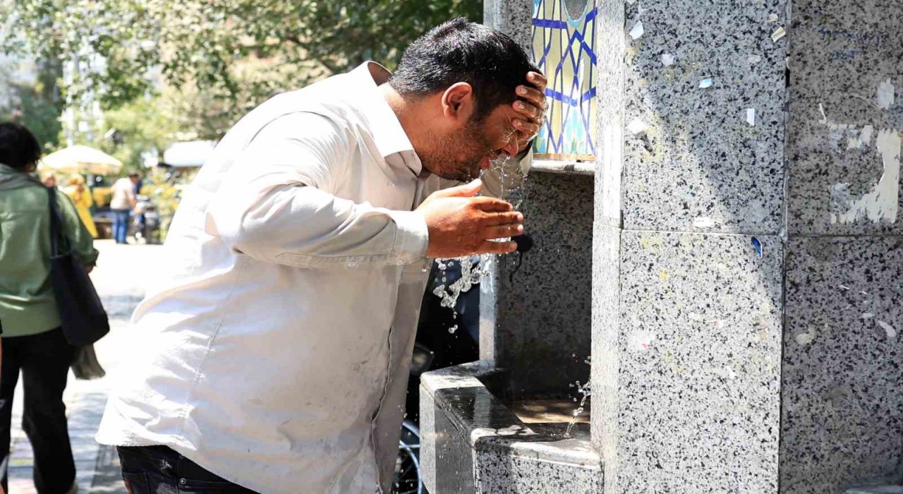 İrandaki aşırı sıcaklar su ve elektrik kesintilerine yol açtı