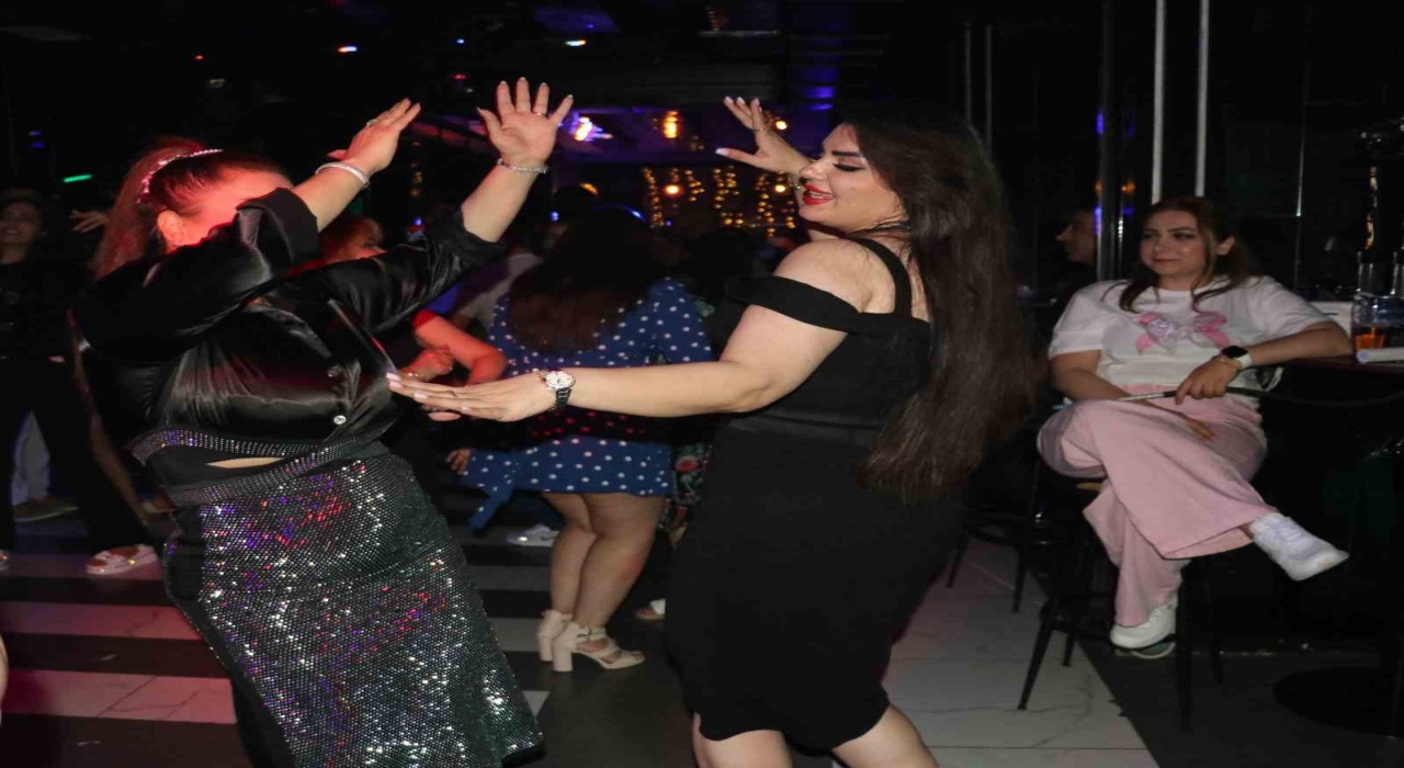 İranlılar Vanda eğlenmeye devam ediyor