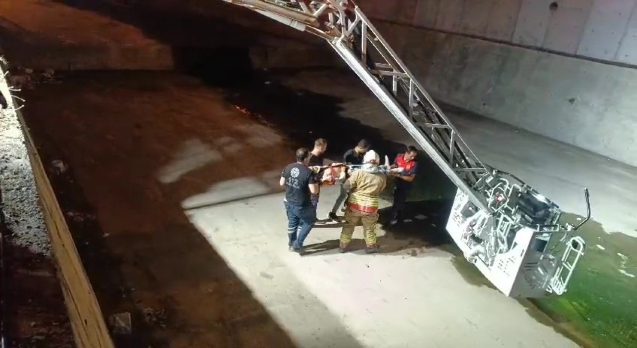 İskenderunda su kanalına uçan motosikletin sürücüsü yaralandı