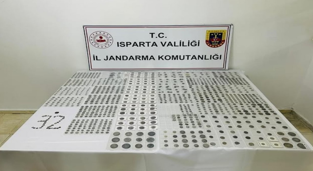 Ispartada jandarmadan tarihi eser operasyonu: Bin 155 sikke ele geçirildi