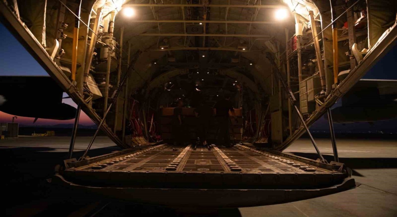 İsrail ordusu: Gazzeye hava yoluyla yardım atışları yeniden başlayacak