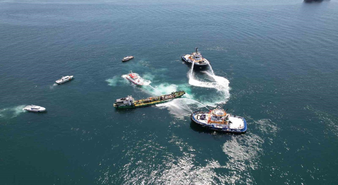 İstanbul Ambarlı açıklarında tanker yangını