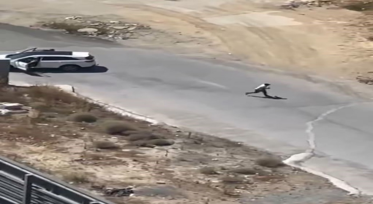 İstanbulda aranan firari nefes kesen kovalamacada yakalandı, o anlar kameraya yansıdı