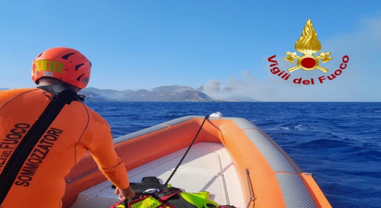 İtalyada orman yangını: 102 kişi deniz yoluyla tahliye edildi