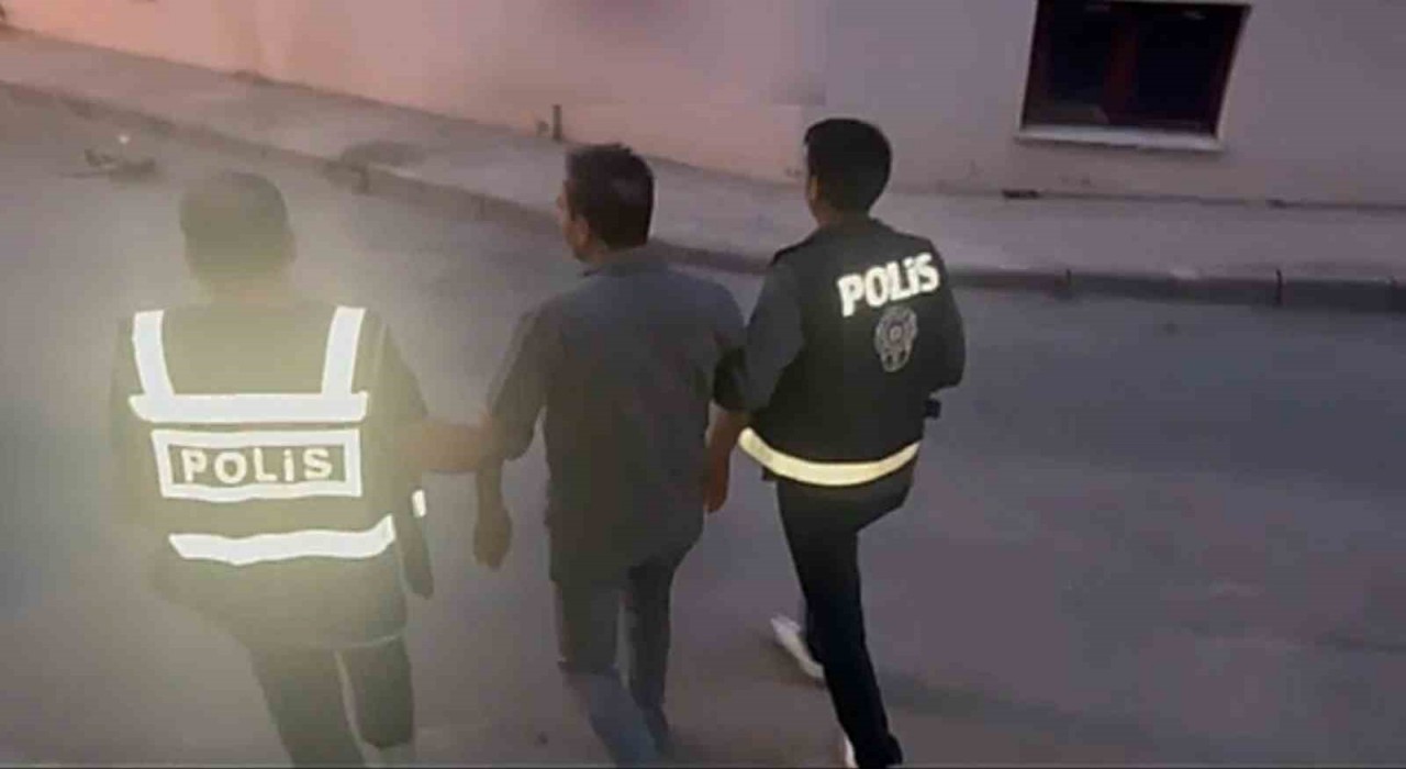 İzmir Büyükşehirdeki yolsuzluk operasyonuna ilişkin görüntüler paylaşıldı
