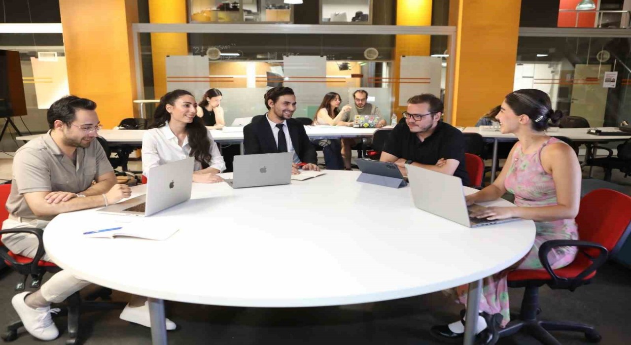 İzmir Ekonomiden lisansüstü eğitimde ‘burs hamlesi