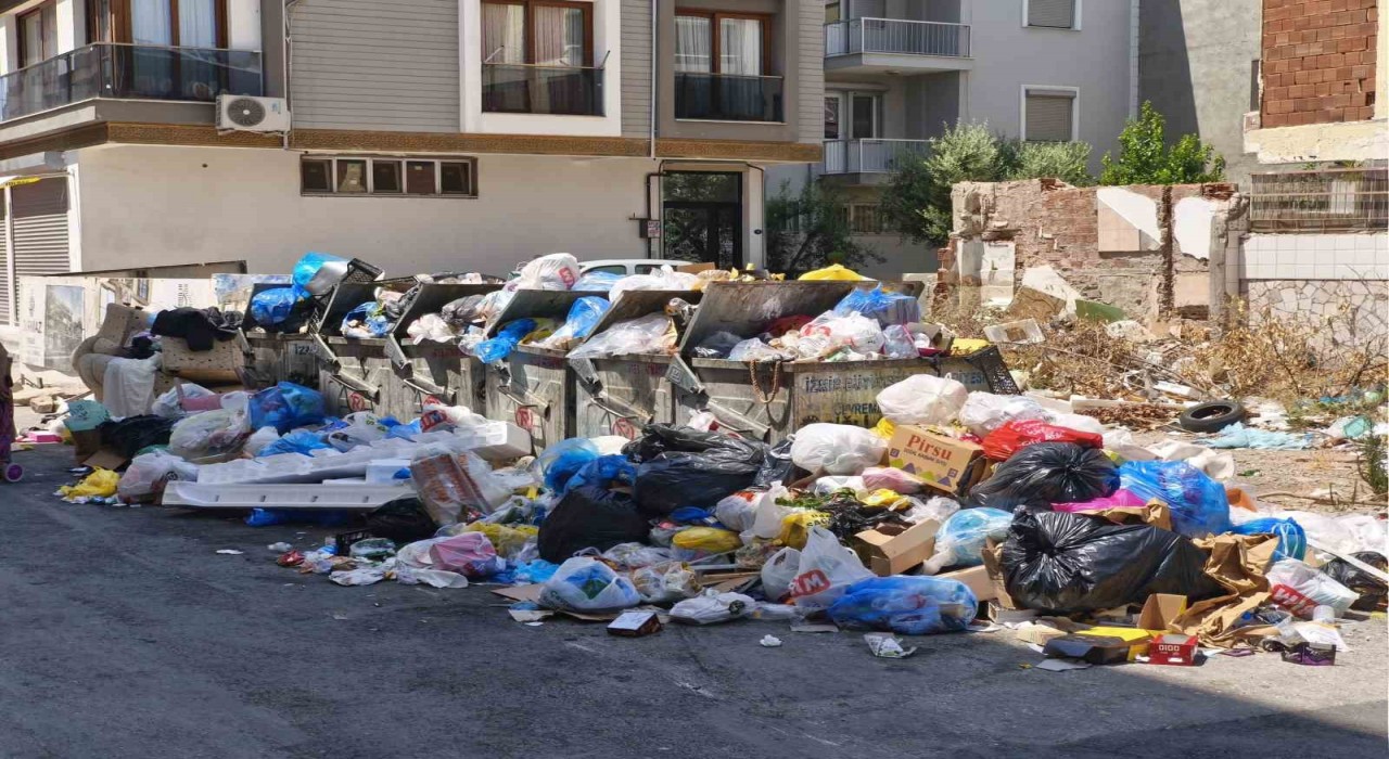 İzmir, kuzeyden güneye çöp kokuyor