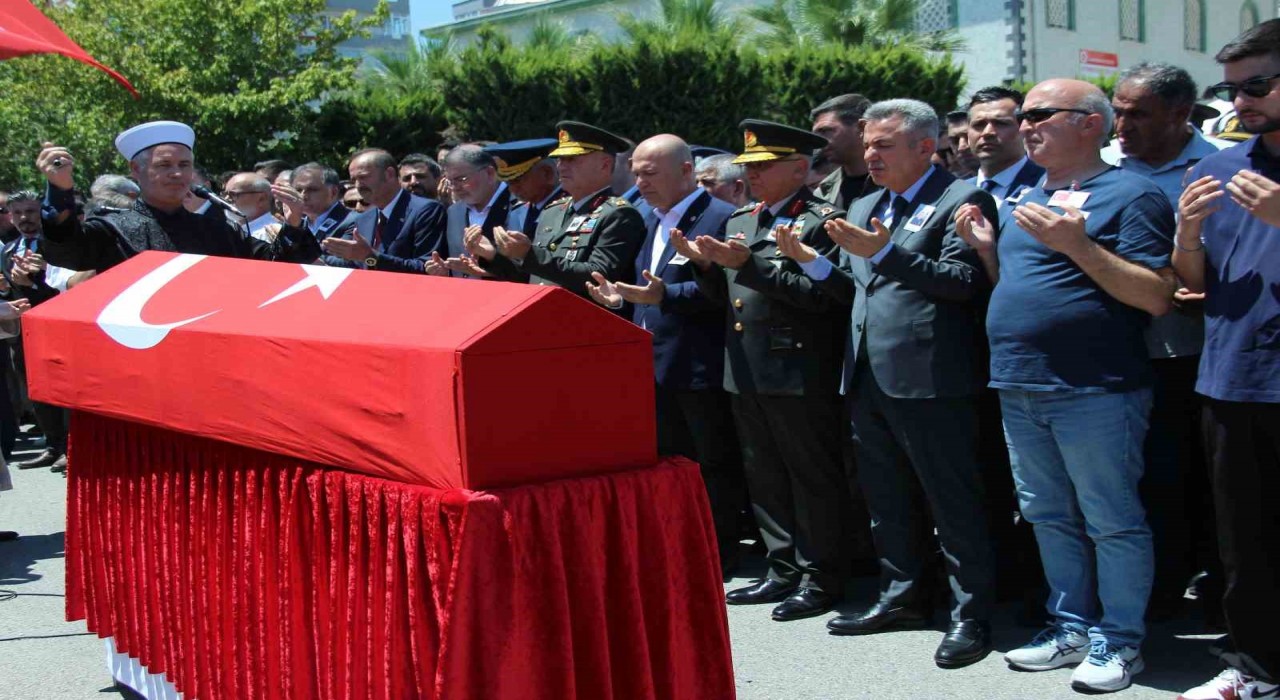 İzmir, Şehit Üsteğmen Ege Akarı dualarla son yolculuğuna uğurladı