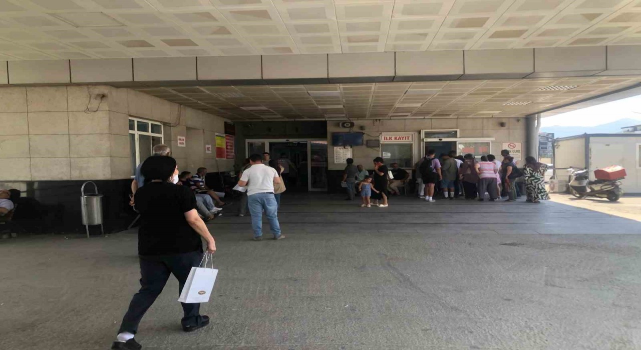 İzmirde fabrikada gıda zehirlenmesi iddiası: 68 işçi hastanelik oldu