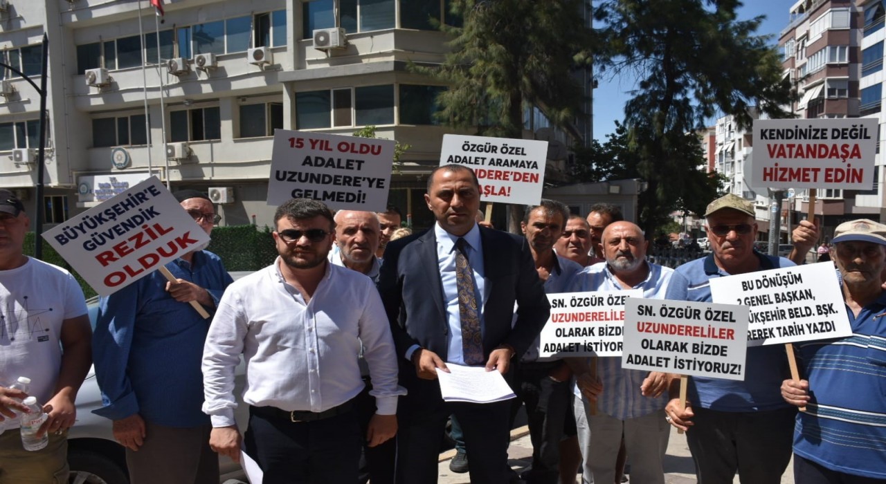 İzmirde kentsel dönüşüm mağdurları isyan etti: 15 yıllık bekleyiş yeter!