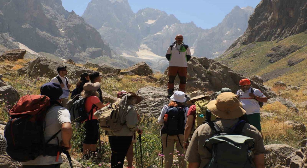 İzmirli dağcılar Cilo-Sat Dağlarında