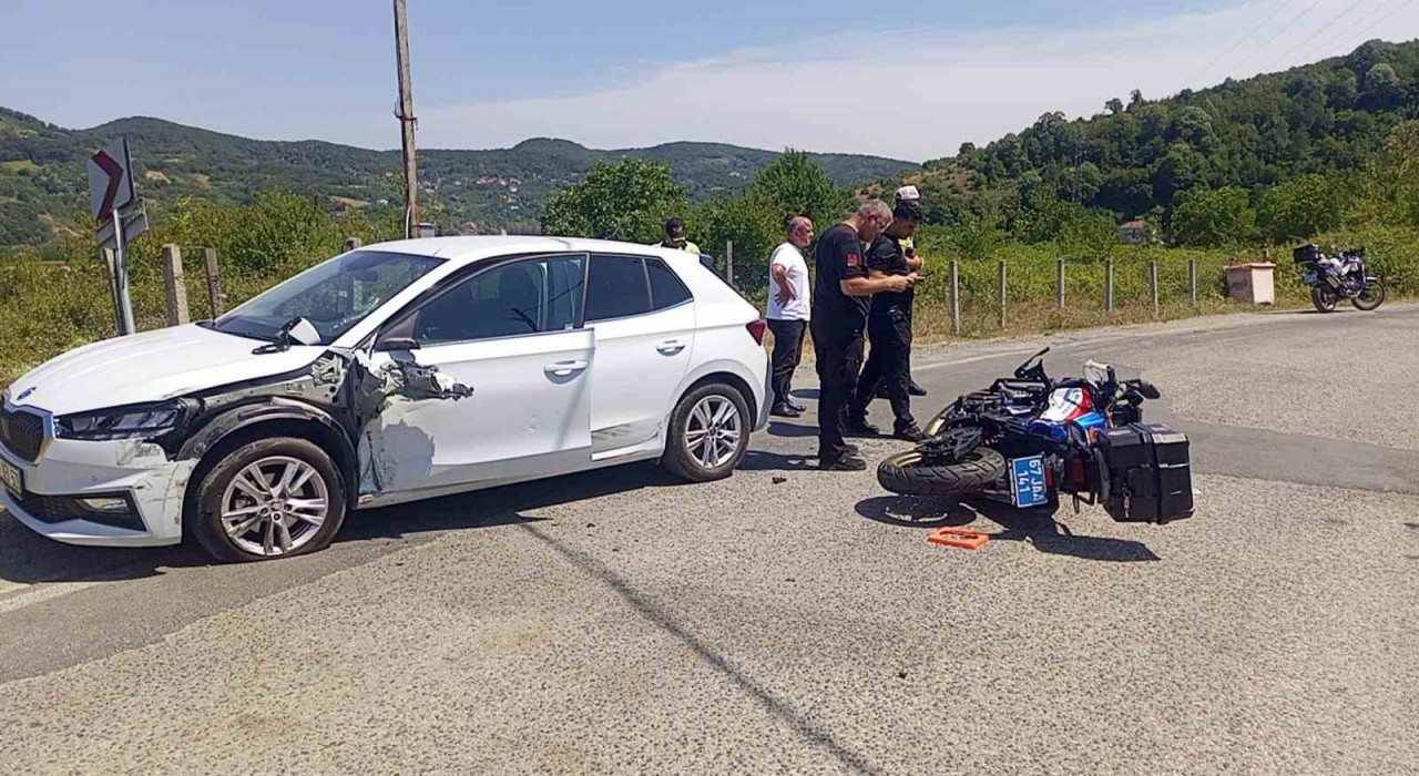 Jandarma motorize timi ile otomobil çarpıştı