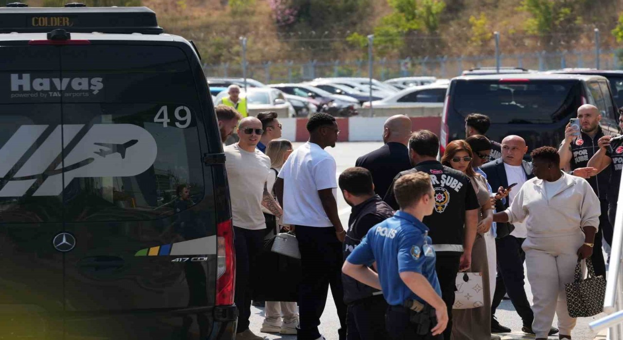 Jhon Duran, İstanbula geldi