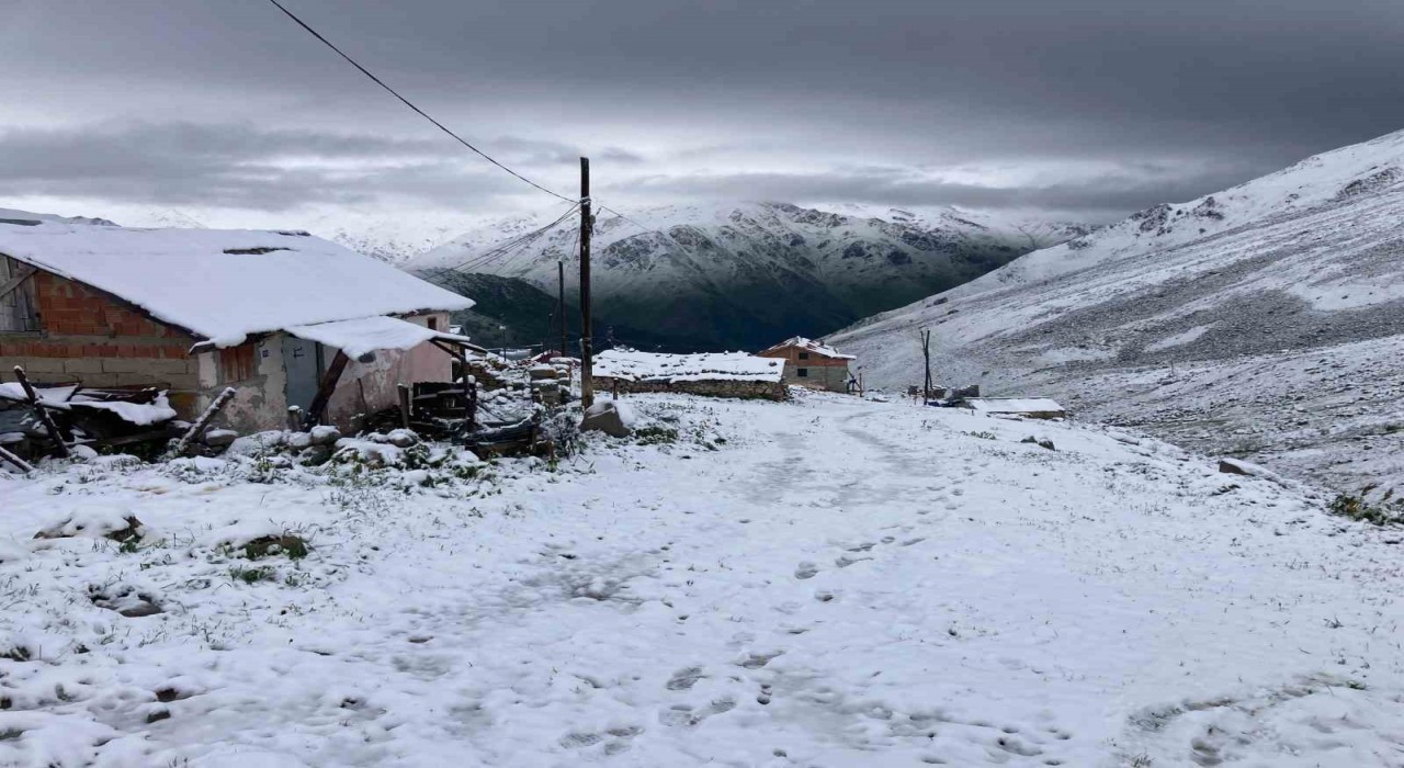 Kaçkar Dağlarından turistlere ‘Beyaz sürpriz