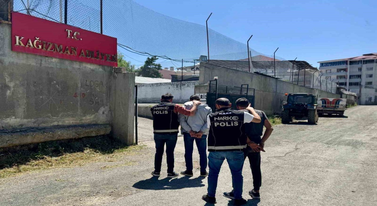 Kağızmanda uyuşturucu taciri 2 kişi tutuklandı
