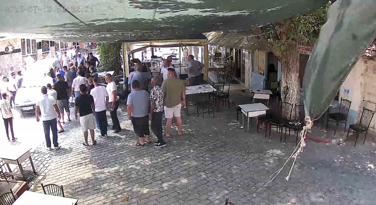 Kahvehanede otururken kalp krizi geçiren adam hayatını kaybetti