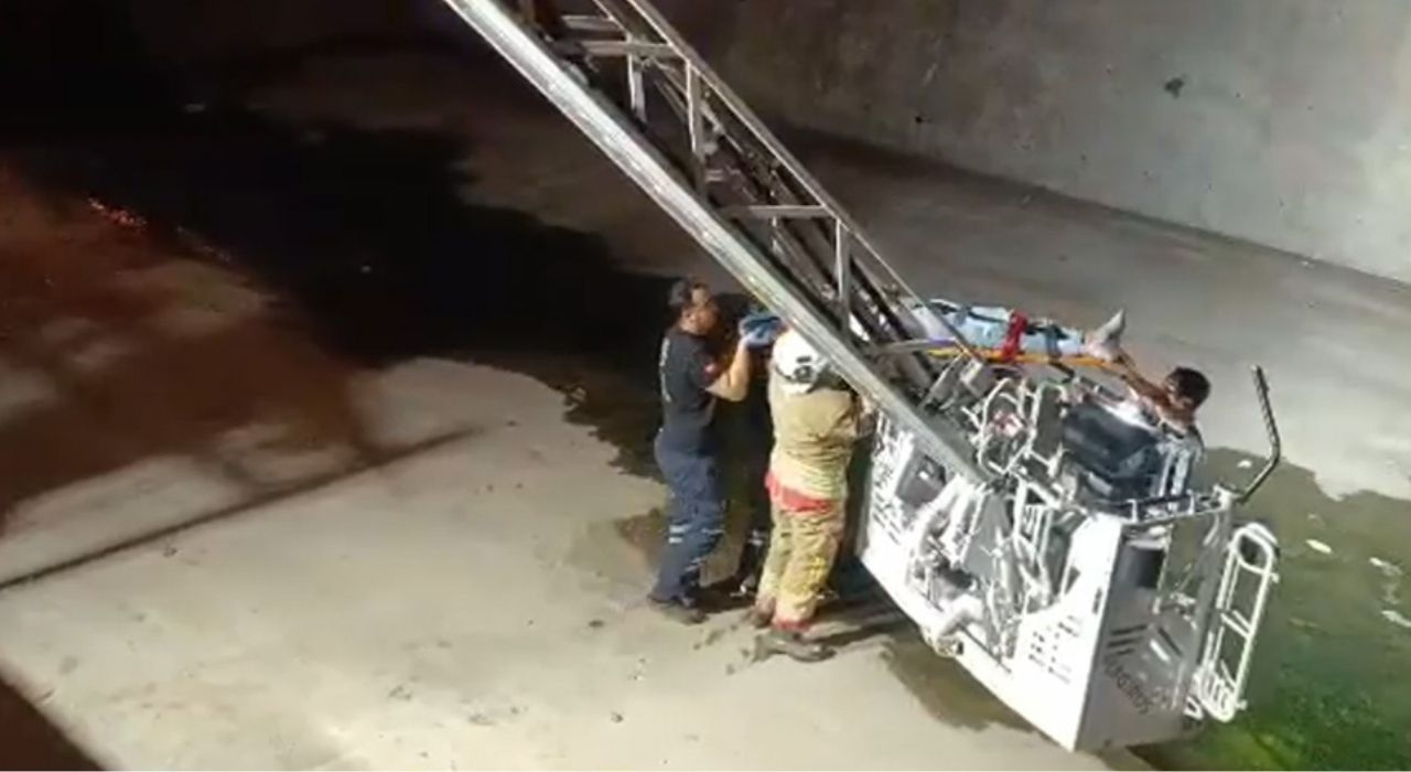 Kanalda Mahsur Kalan Motosiklet Sürücüsü Kurtarıldı