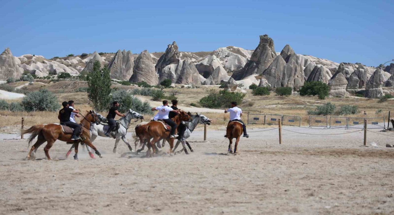 Kapadokyada güzel atlar podyuma çıktı