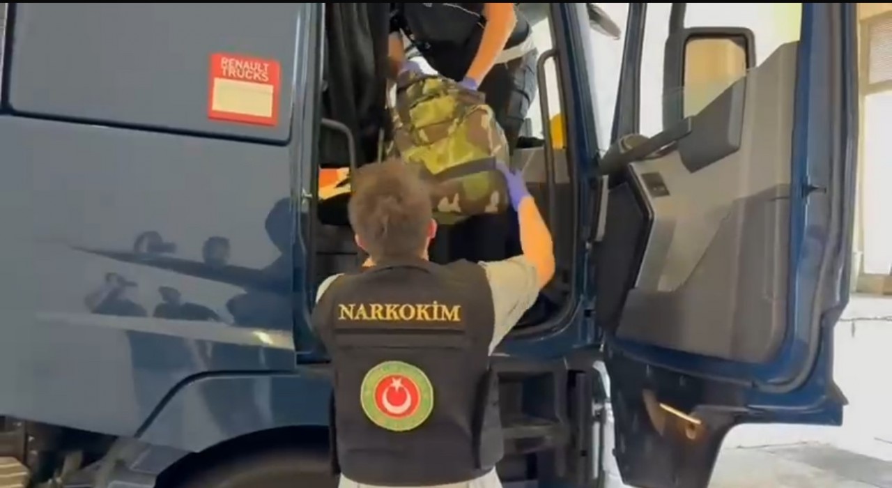 Kapıkulede 26 kilo skunk ele geçirildi: 4 tutuklama
