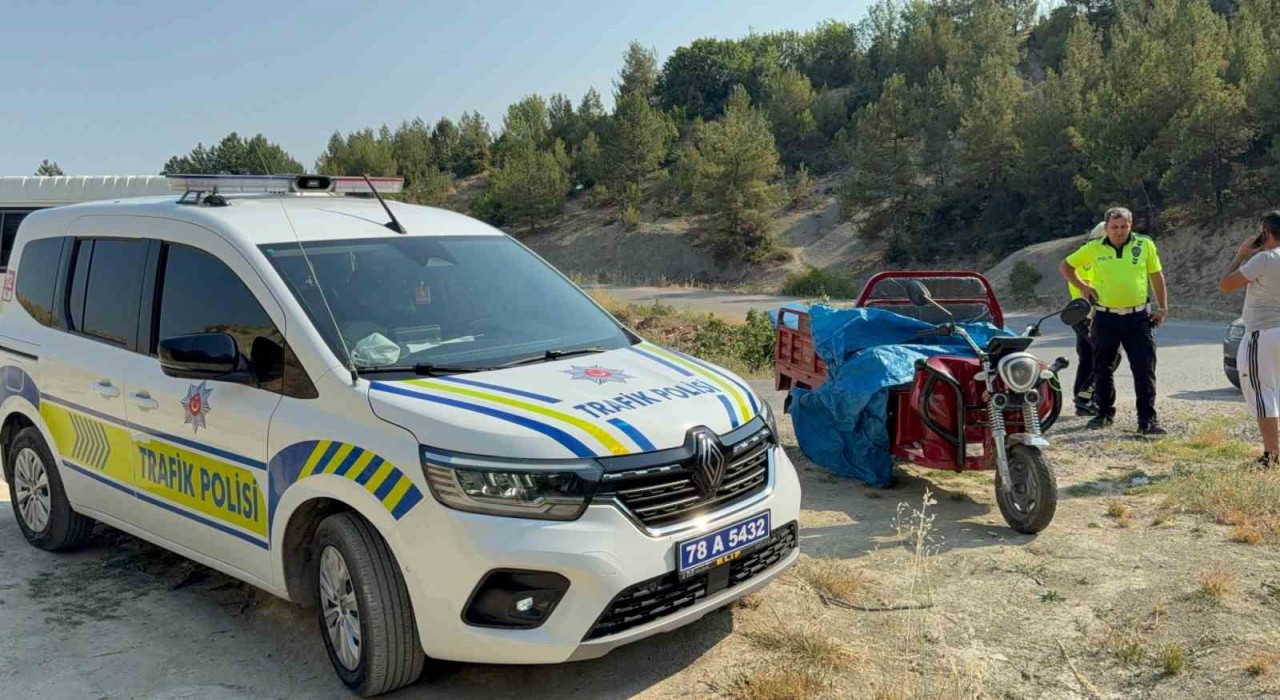 Karabükte 3 tekerlekli motosiklet devrildi: 6 kişi yaralandı