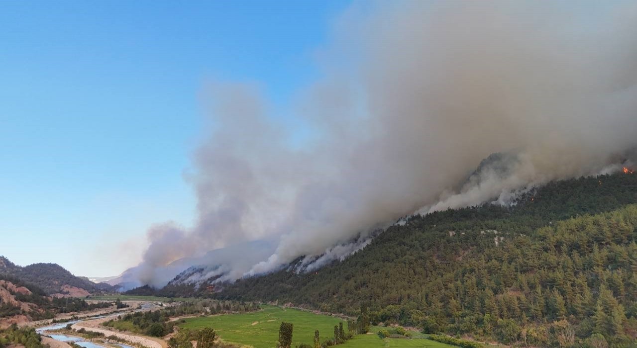 Karabükte orman yangını 78. saatinde: Sarp arazide helikopterle müdahale sürüyor
