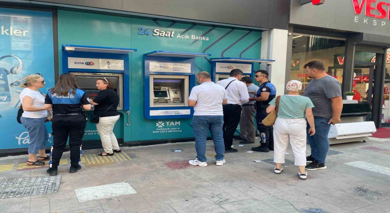 Karabükte polisler, vatandaşları telefon dolandırıcılığına karşı bilgilendiriyor