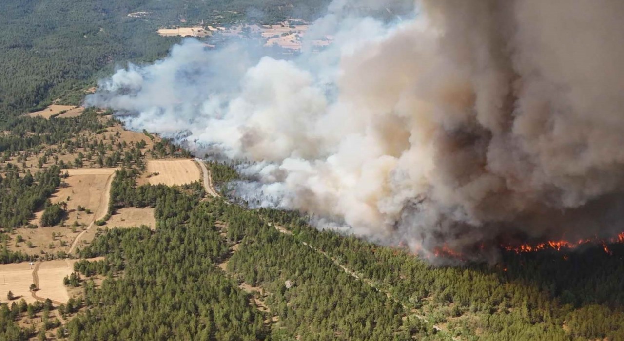 Karabükte yangının çıktığı nokta dronla havadan görüntülendi