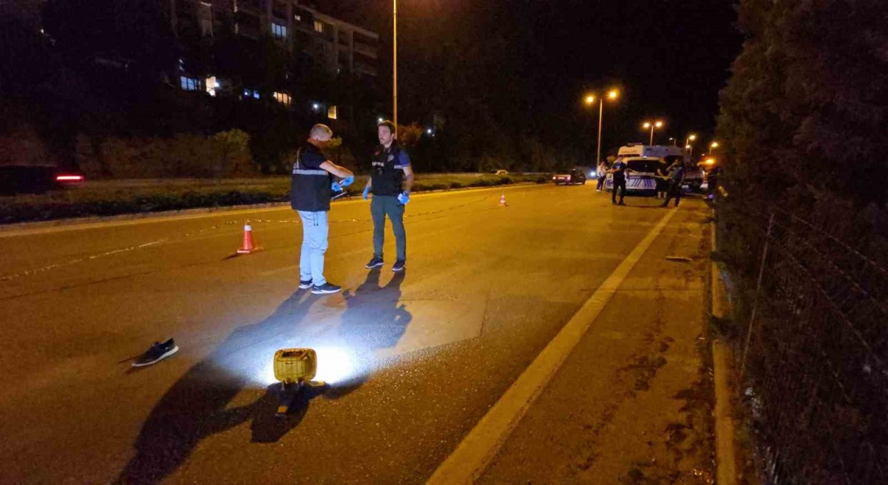 Karabükte yolun karşısına geçerken otomobilin çarptığı genç hayatını kaybetti