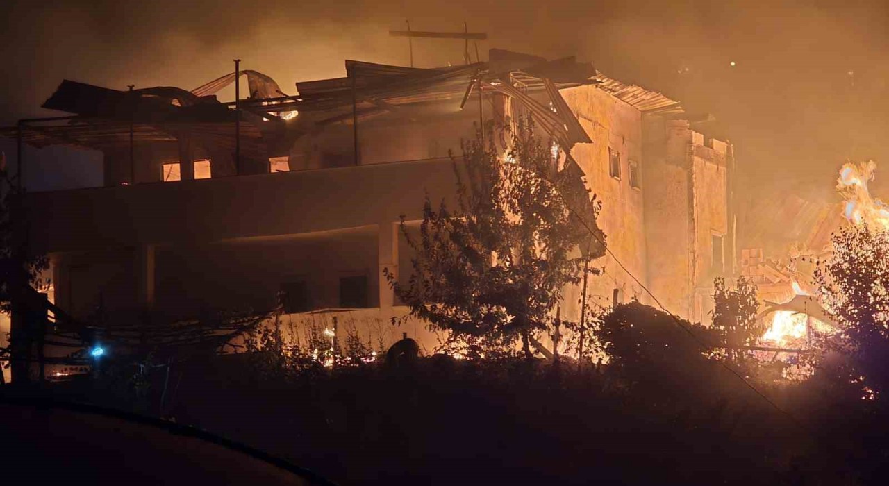 Karabükteki orman yangınlarında 40 ev alevlere teslim oldu