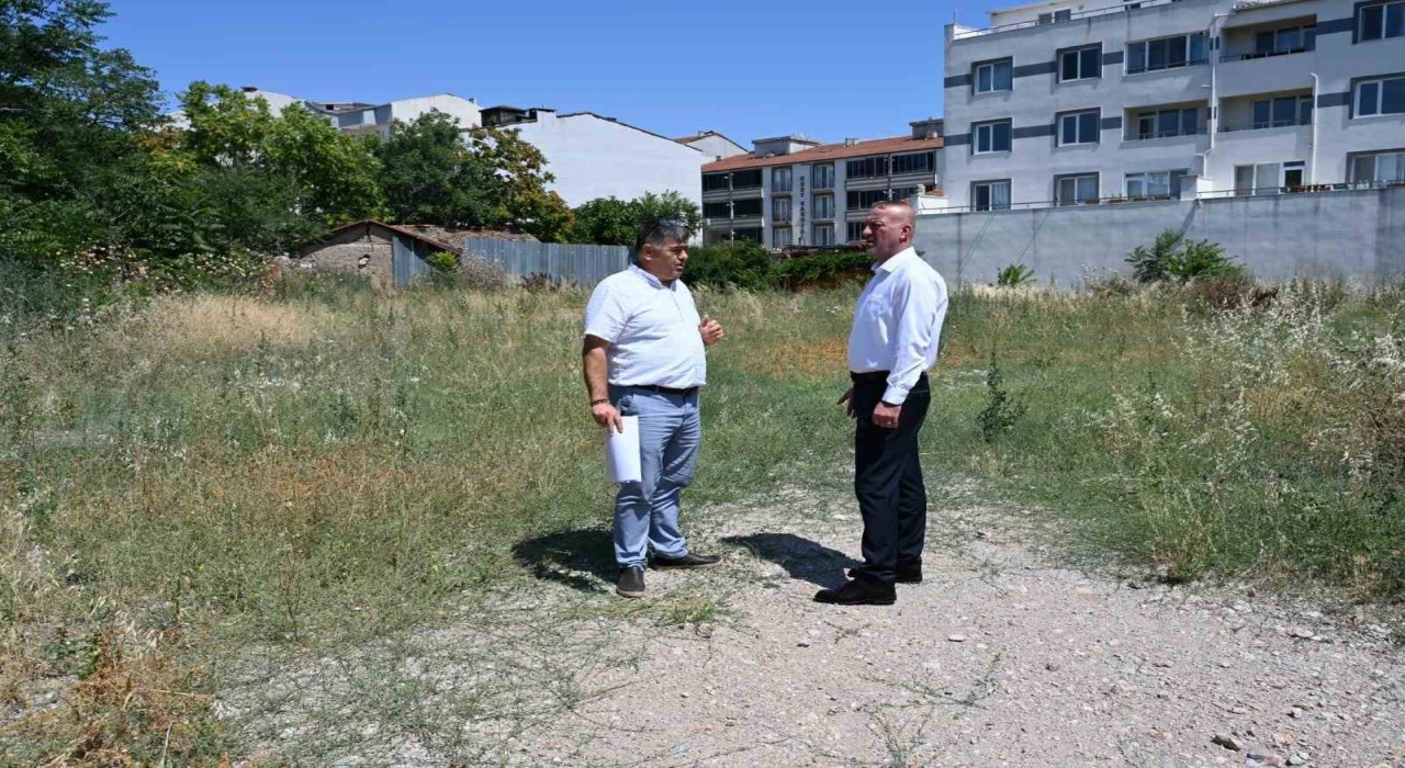 Karacabey Belediyesinden otopark ve çocuk parkı projesi