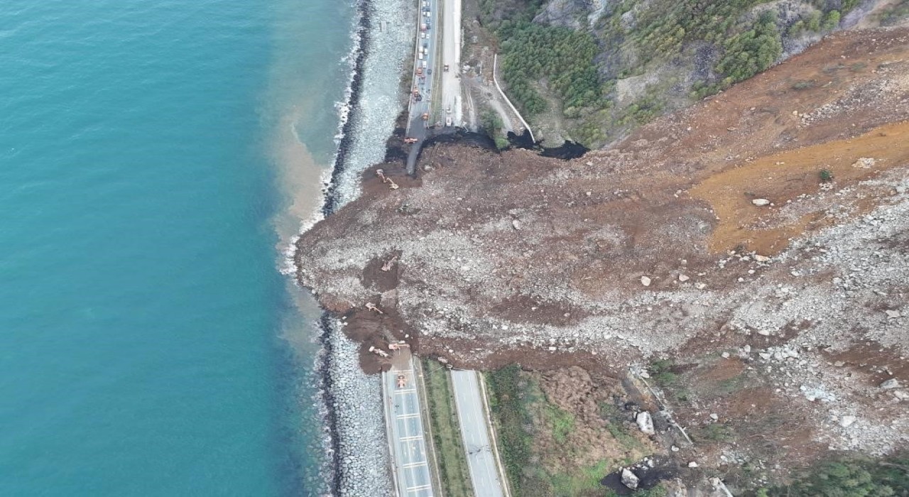 Karadeniz yollarında ‘şev alarmı