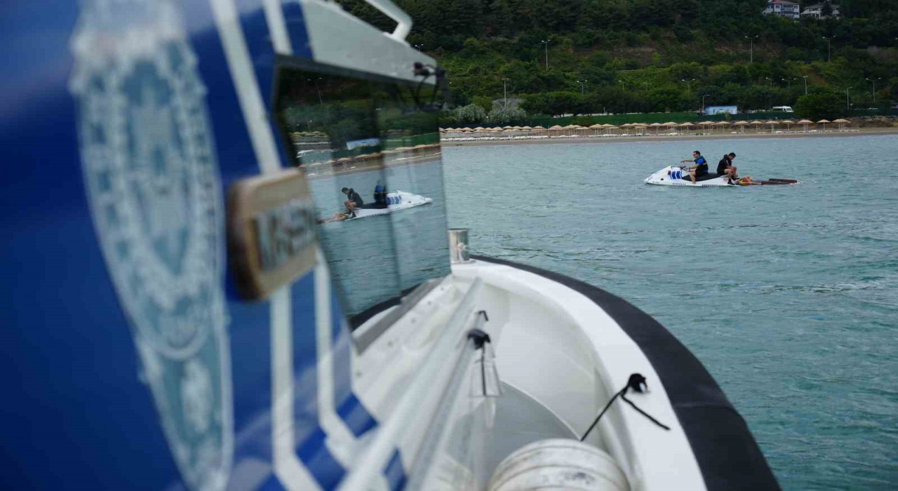 Karadenizin hırçın sularında ‘can nöbeti: Deniz polisleri zamana karşı yarışıyor