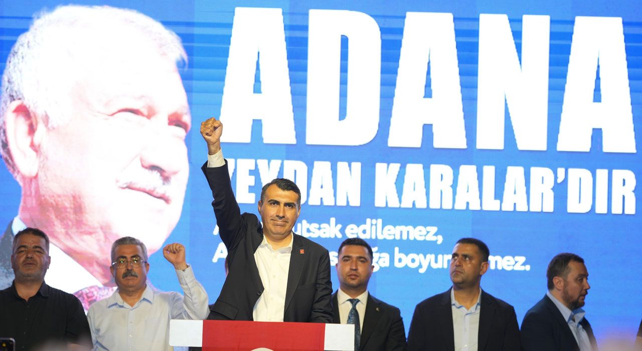 Karalar’a Destek Çığ Gibi: Adana’da Binlerce Kişi Belediye Önünde Toplandı