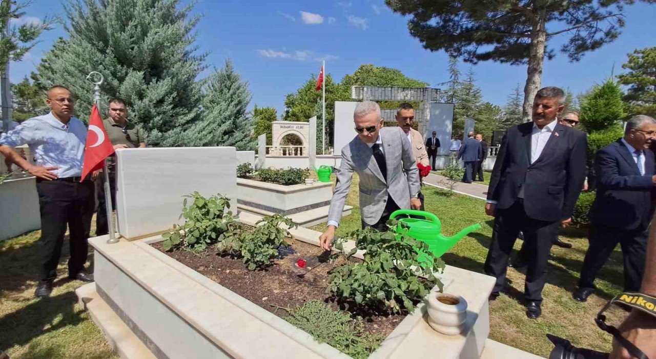 Karamanda 15 Temmuz Demokrasi ve Milli Birlik Günü şehitlik ziyaretiyle başladı