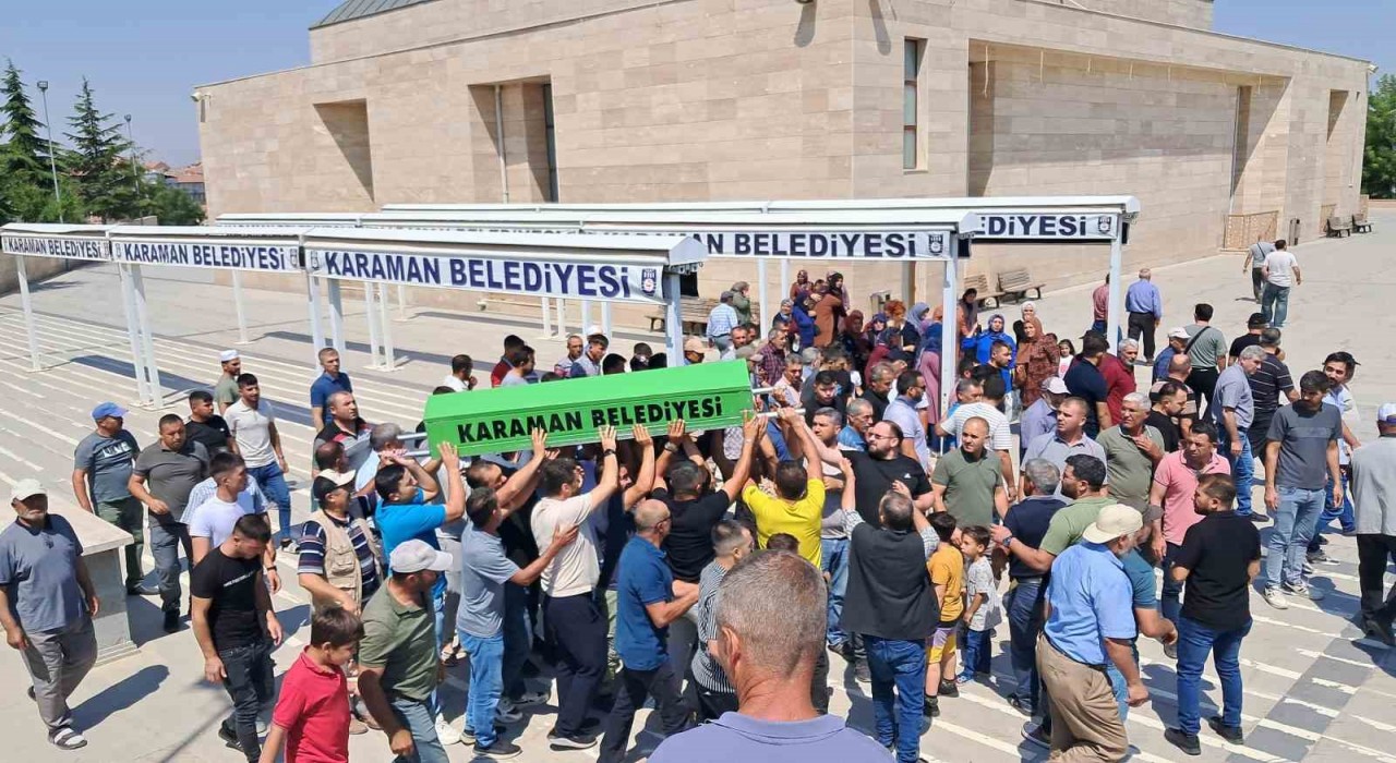 Karamanda 5inci kattan düşen 2 yaşındaki Miraç, son yolculuğuna uğurlandı