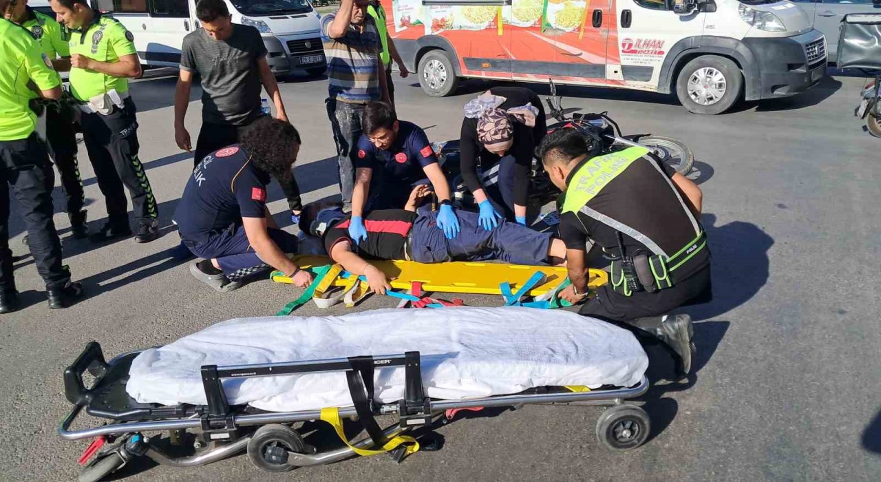 Karamanda otomobil ile motosiklet çarpıştı: 1 yaralı