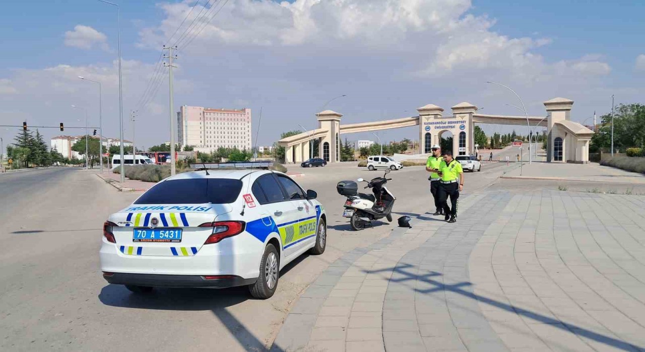 Karamanda otomobille çarpışan motosikletin sürücüsü yaralandı