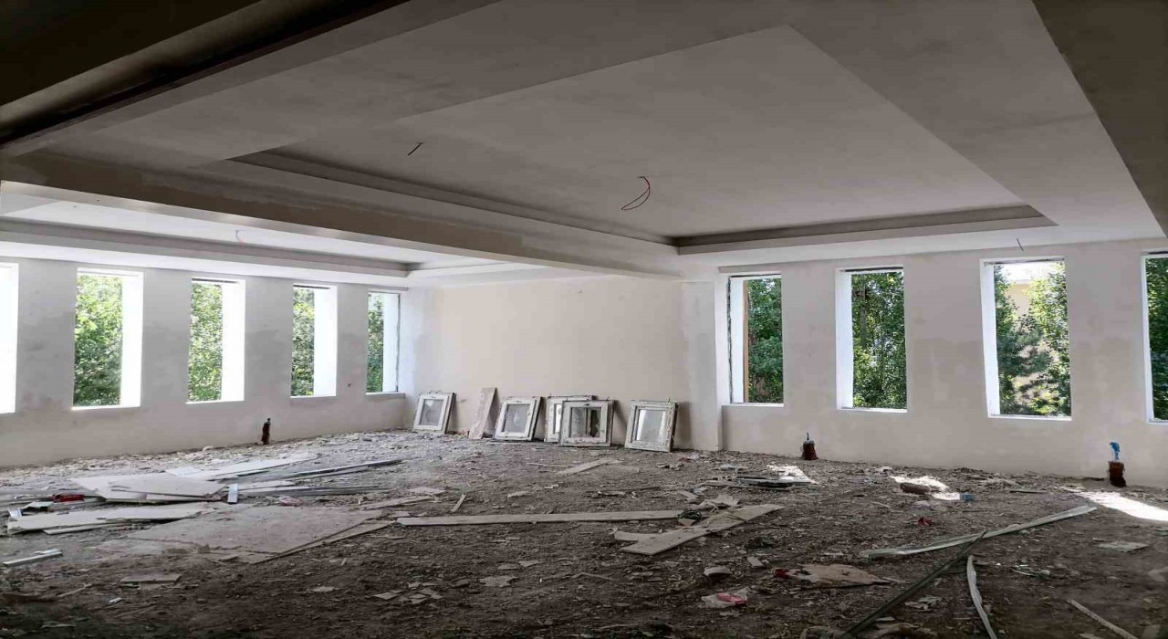 Kars İl Halk Kütüphanesinde tadilat ve restorasyon tamamlanıyor