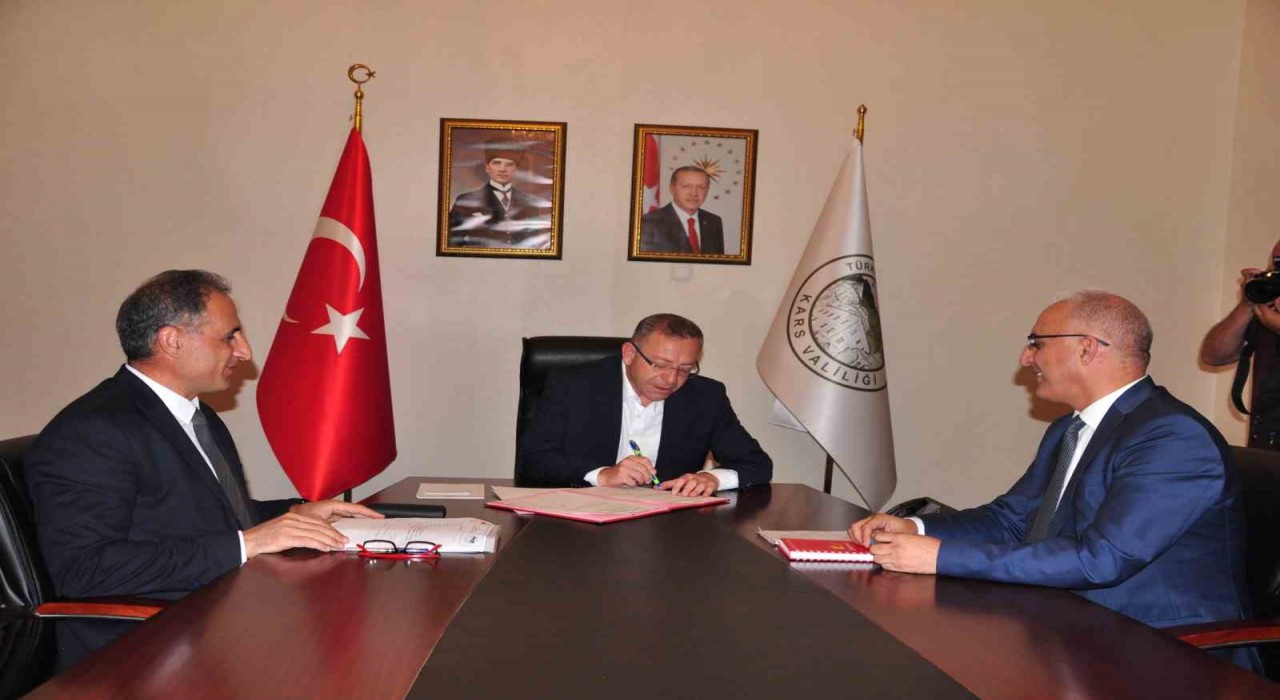 Karsta 221 çiftçiye 21 bin koyun desteği verildi