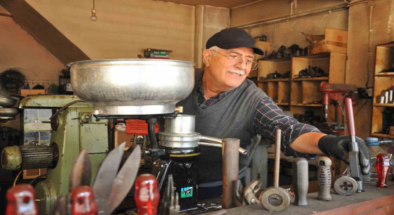 Karsta 4 kuşaktır kollu süt makinelerini tamir ediyorlar