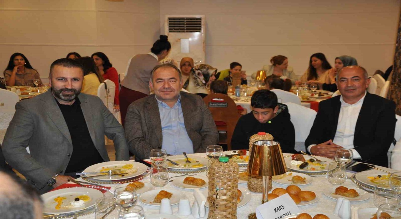 Karsta hakim ve savcılar veda yemeğinde bir araya geldi