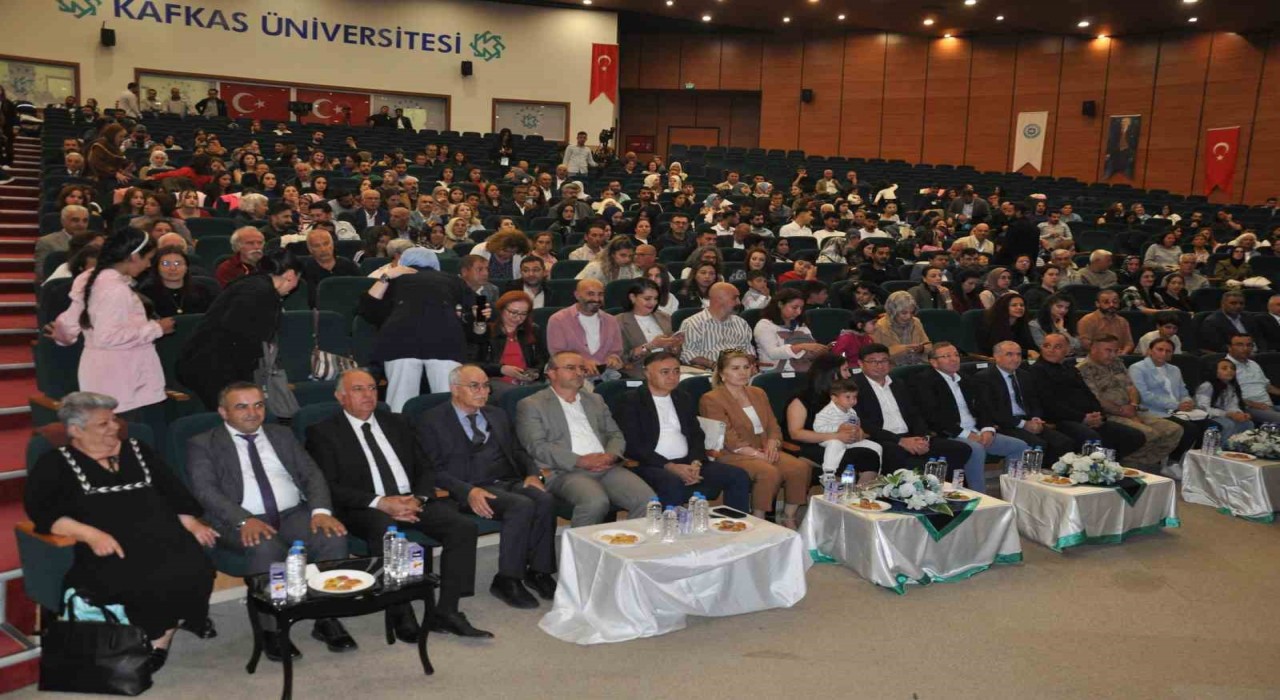 Karsta mezuniyet gecesinde bir kişi yanma tehlikesi yaşadı