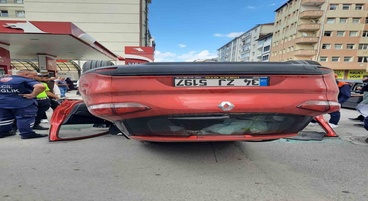 Karsta trafik kazası: 3 yaralı