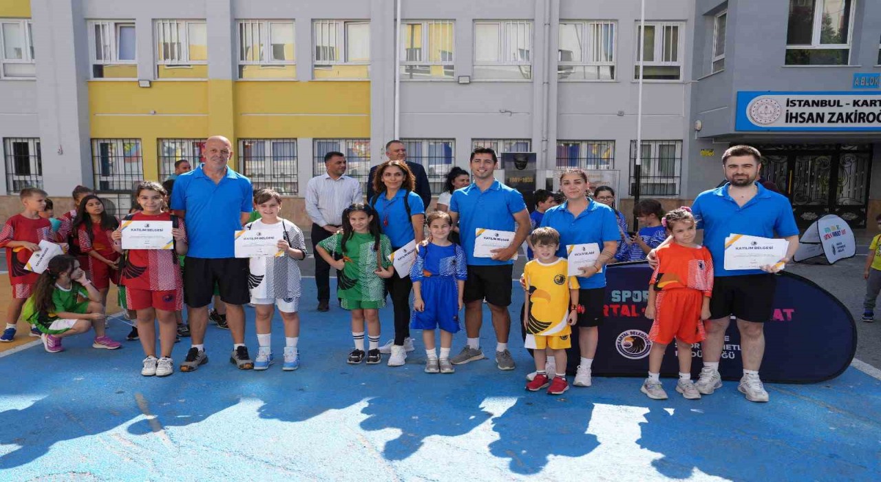 Kartal Belediyesi Yaz Spor Okulunun ilk dönem öğrencileri sertifikalarını aldı