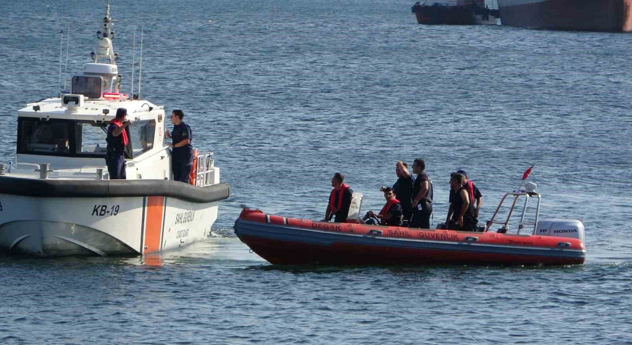 Kartalda denize giren genç kayboldu: Arama çalışmaları sürüyor