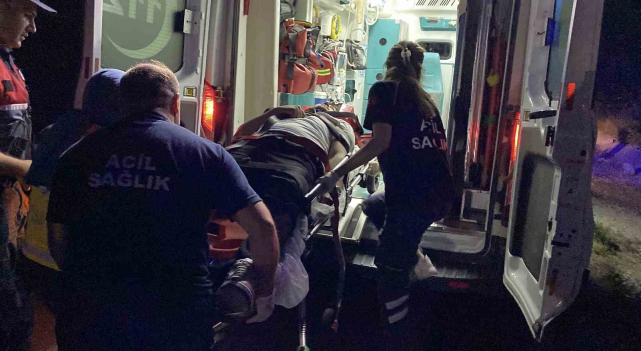 Kastamonuda hafif ticari araç yamaca çarptı: 1 yaralı