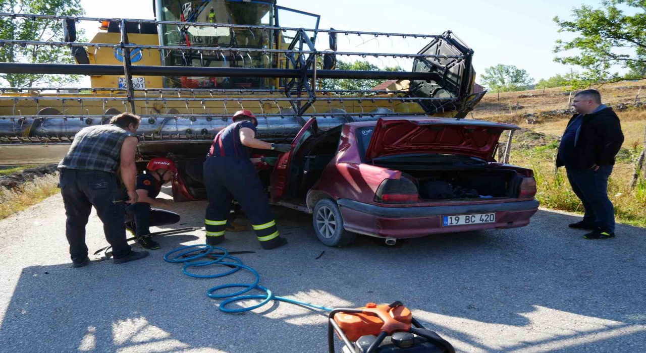 Kastamonuda otomobil biçerdöverin altında kaldı: 1 ölü
